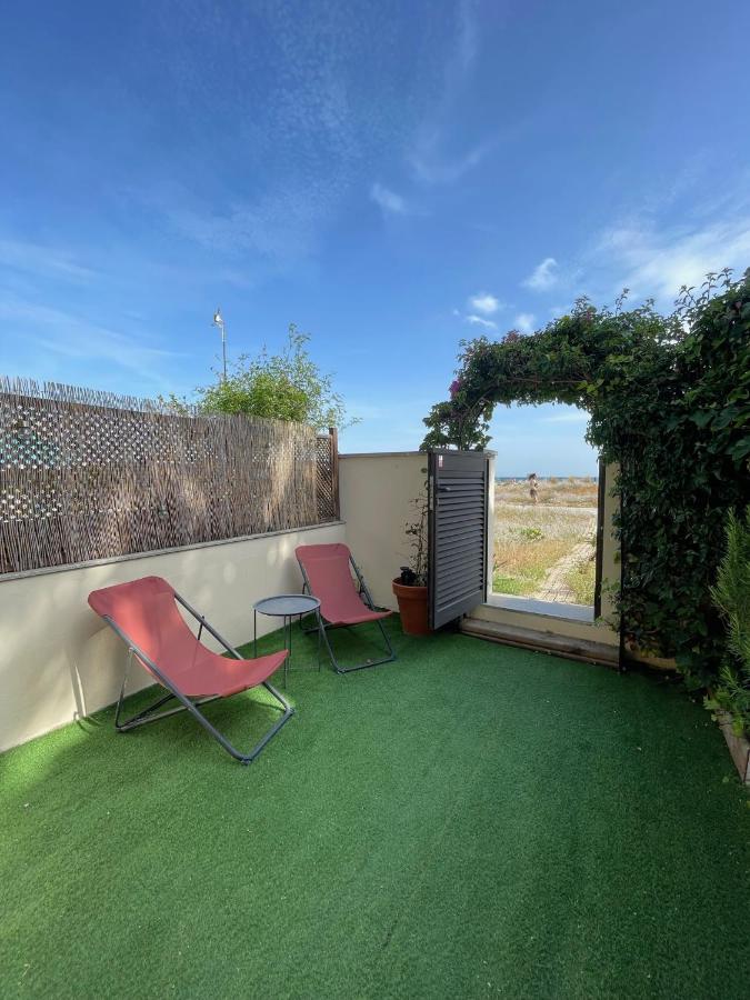 Beach Flat With Garden Кастельдефельс Экстерьер фото